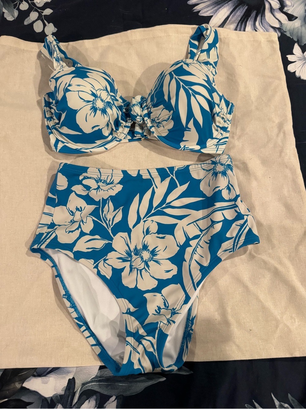 Blue & White Floral High-Waist Women’s Swim Set bottoms size small. Top 34D EUC